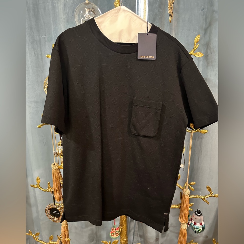 Louis Vuitton L black shirt